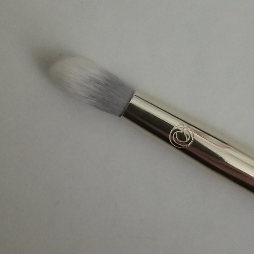 Complex Culture All Over Shadow Brush
